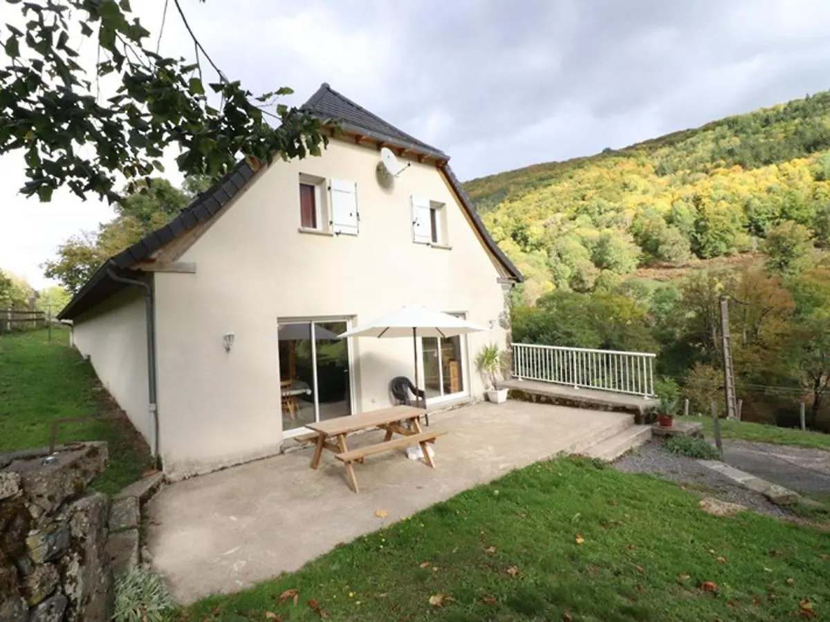 Maison De Caractere Avec Cheminee, Terrasse Et Jardin, Au Coeur Des Volcans D'Auvergne - Fr-1-742-189 Saint-Clement
