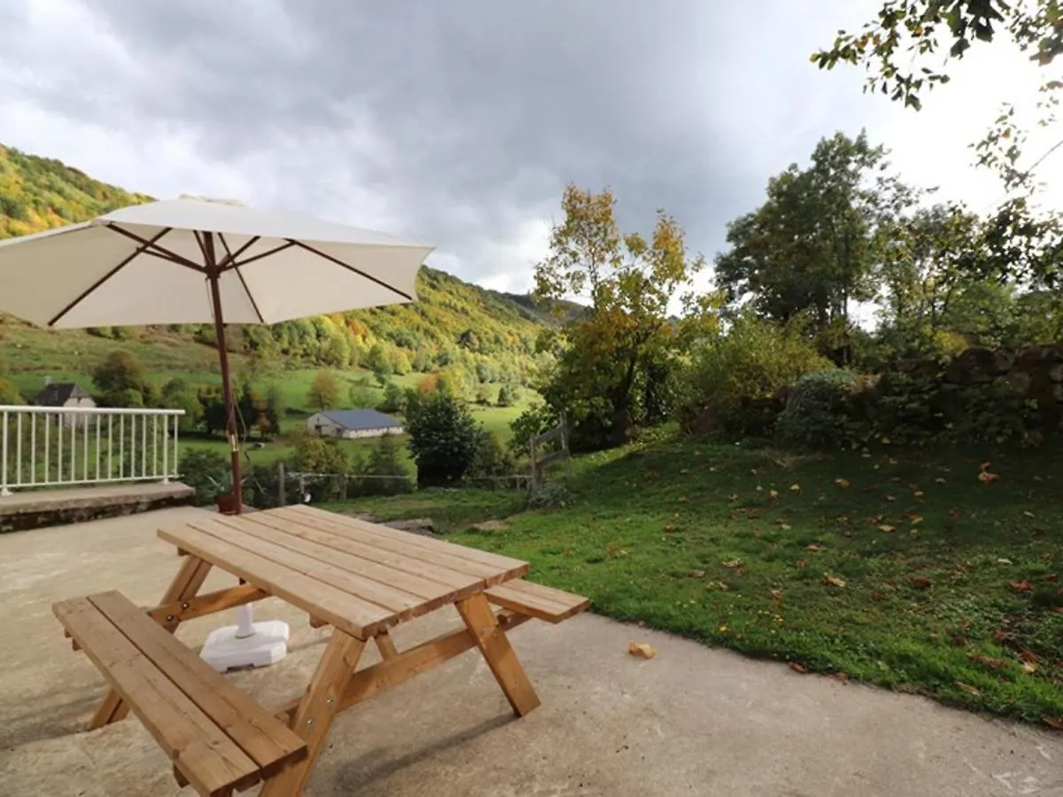 Maison De Caractere Avec Cheminee, Terrasse Et Jardin, Au Coeur Des Volcans D'Auvergne - Fr-1-742-189 Saint-Clement  Holiday home Saint-Clement (Cantal)