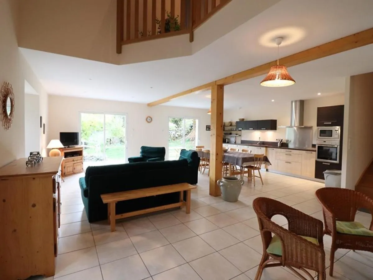 Holiday home Maison De Caractere Avec Cheminee, Terrasse Et Jardin, Au Coeur Des Volcans D'Auvergne - Fr-1-742-189 Saint-Clement  France