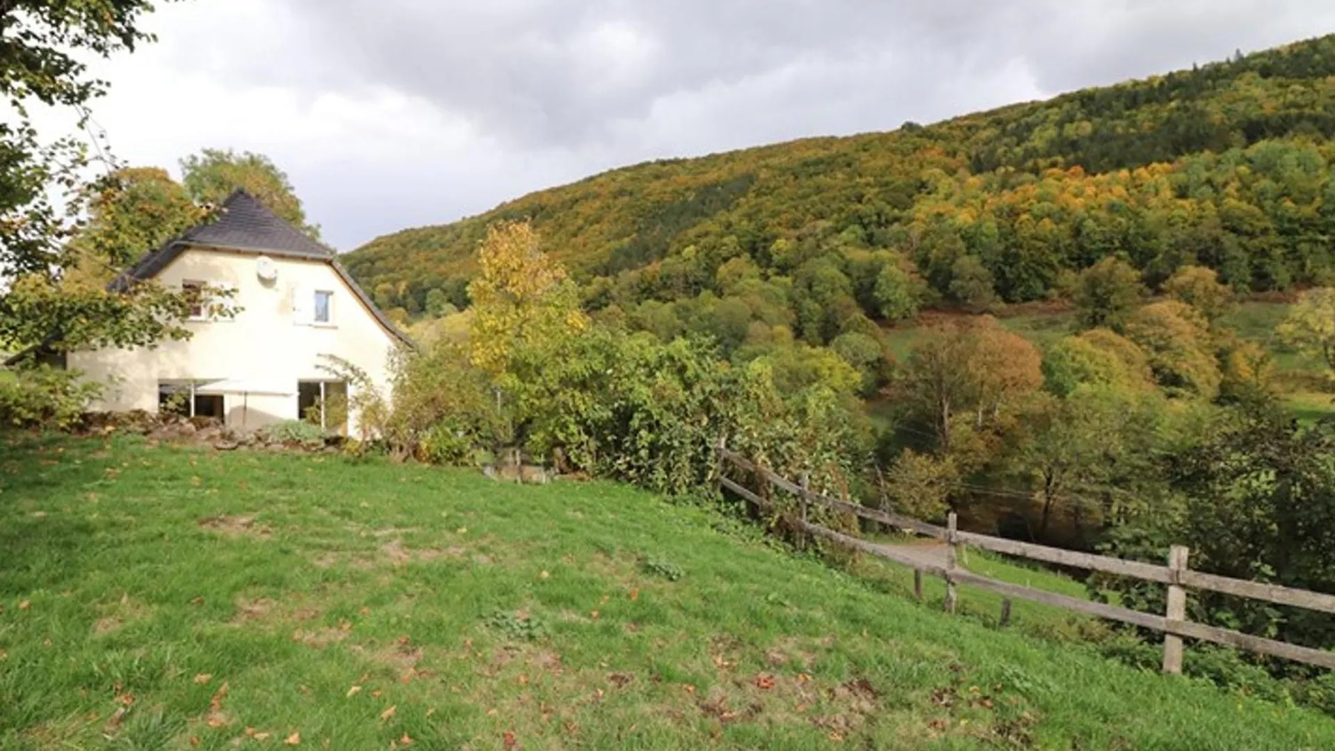Maison De Caractere Avec Cheminee, Terrasse Et Jardin, Au Coeur Des Volcans D'Auvergne - Fr-1-742-189 Saint-Clement  0*, Saint-Clement (Cantal) France